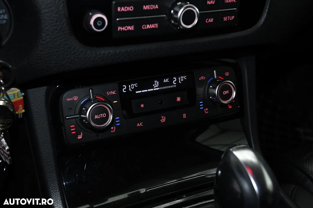 VOLKSWAGEN Touareg 2014 — imagine 18