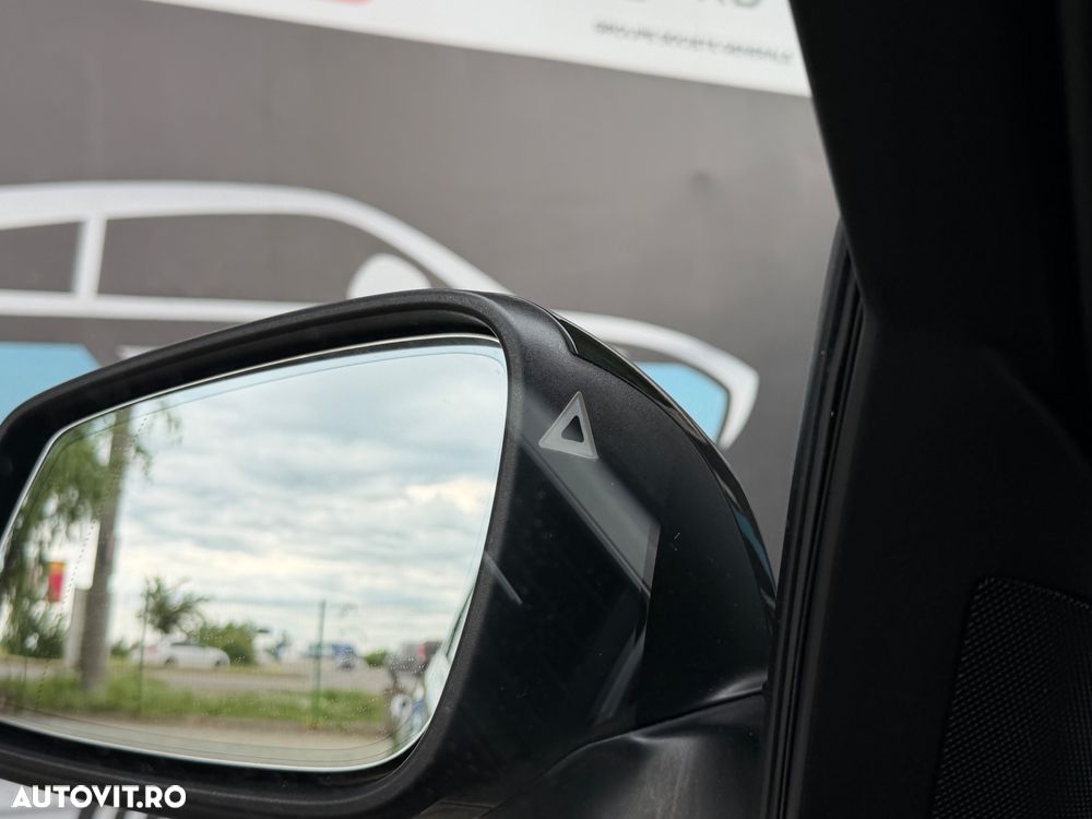 BMW Seria 3 320i Aut. Luxury Line - 29