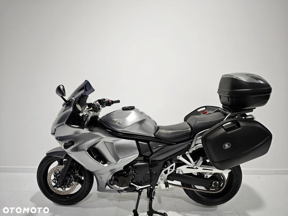 Suzuki GSX - 4