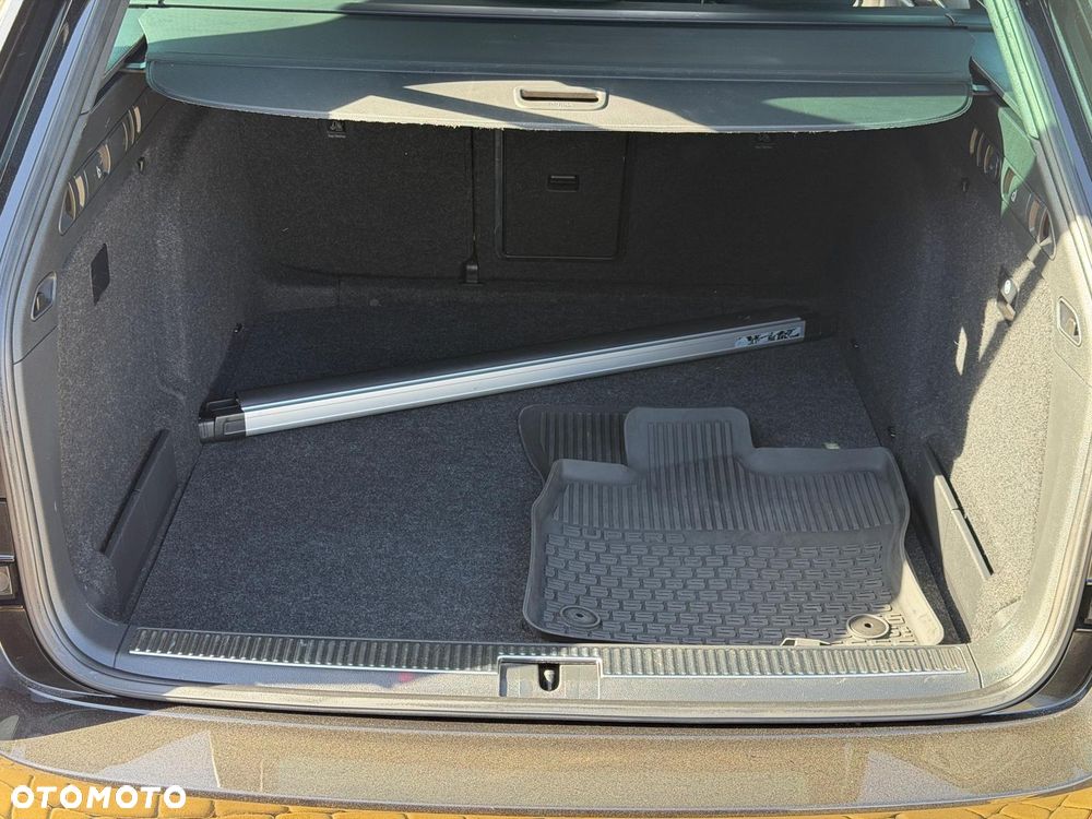 Skoda Superb 2.0 TDI L&K DSG - 17