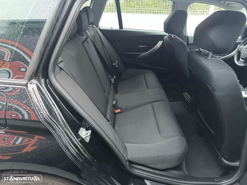 BMW 318 d Touring - 18