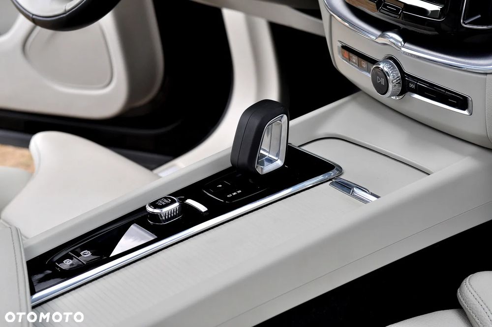 Volvo XC 60 T6 AWD Plug-In Hybrid Inscription - 23