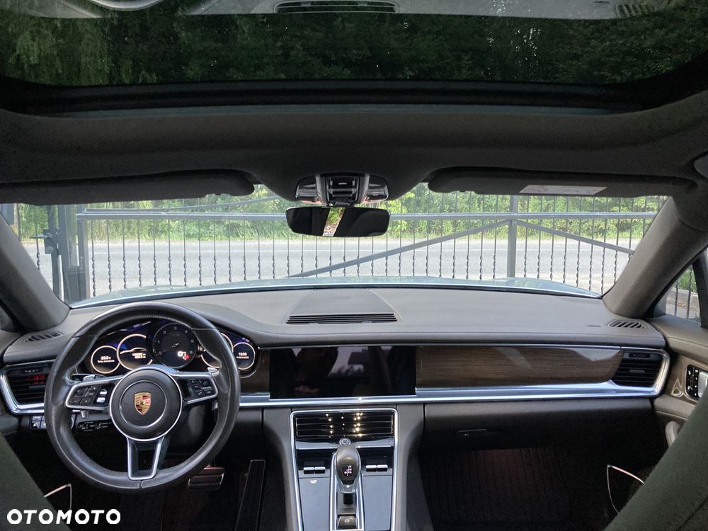 Porsche Panamera 4S - 27