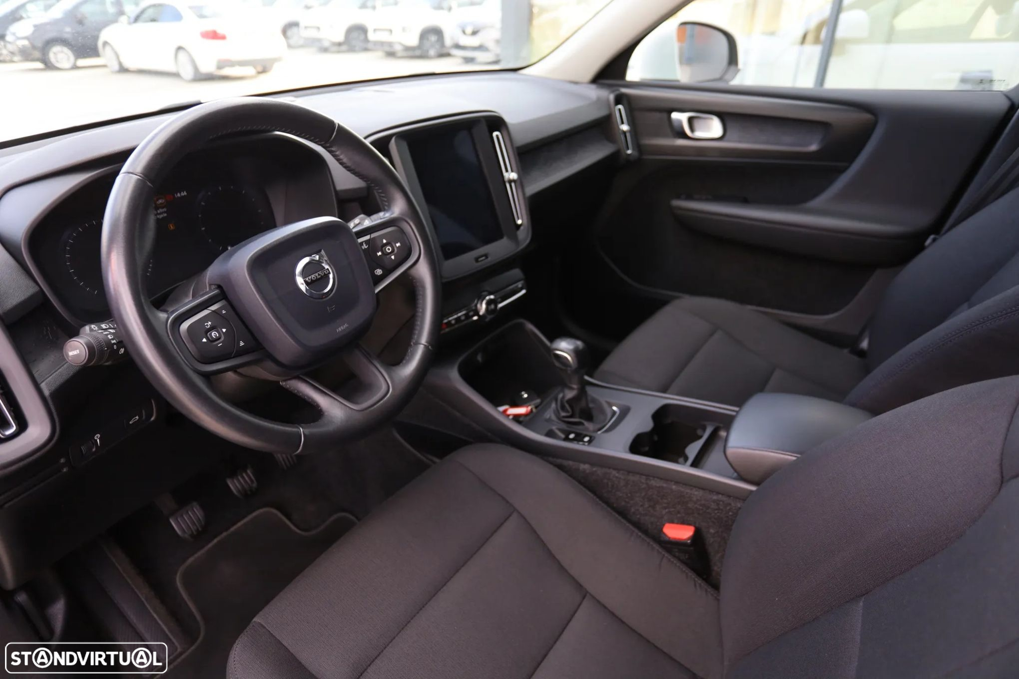 Volvo XC 40 1.5 T3 Momentum Plus - 8