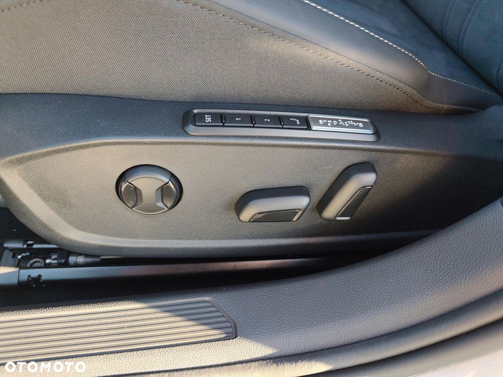 Volkswagen Golf Variant - 27