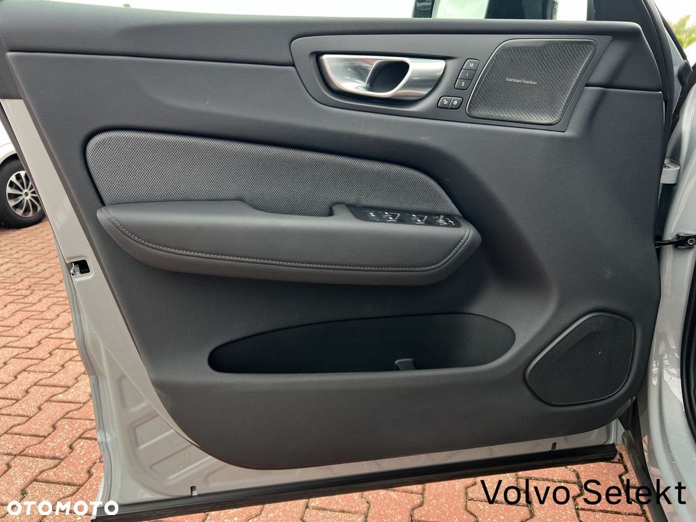 Volvo XC 60 T6 AWD Recharge Plus Black Edition - 20