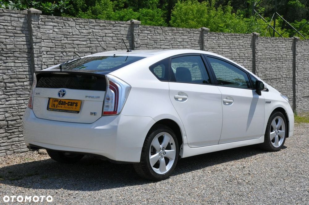 Toyota Prius (Hybrid) Executive - 5