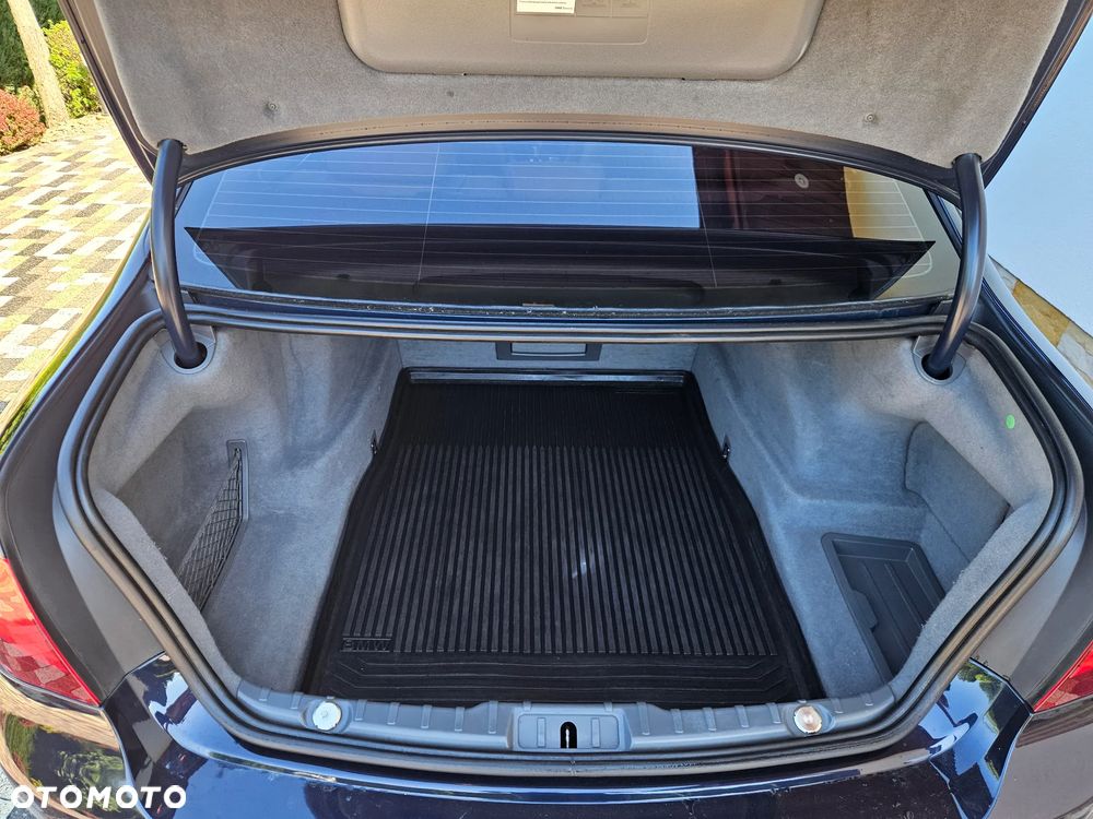 BMW Seria 7 740d - 33