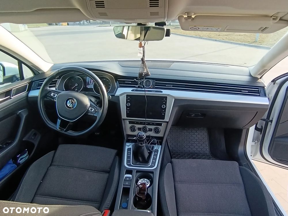 Volkswagen Passat - 4