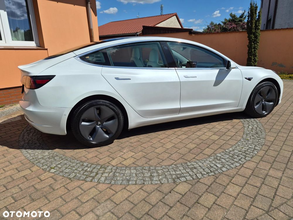 Tesla Model 3 - 11