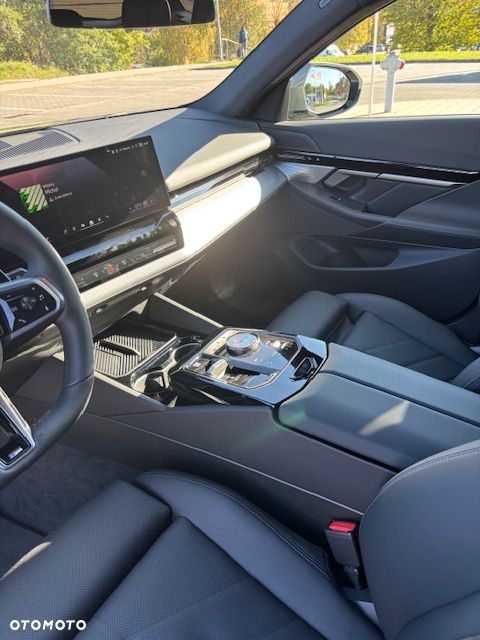 BMW Seria 5 520d xDrive mHEV - 19