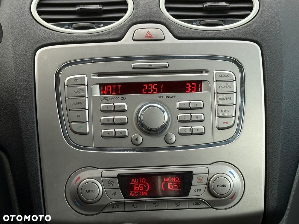 Ford Focus 1.6 16V Titanium - 13