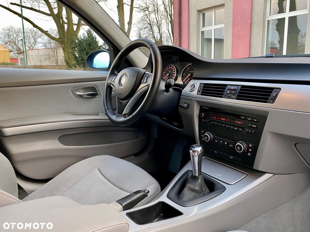 BMW Seria 3 320d - 27