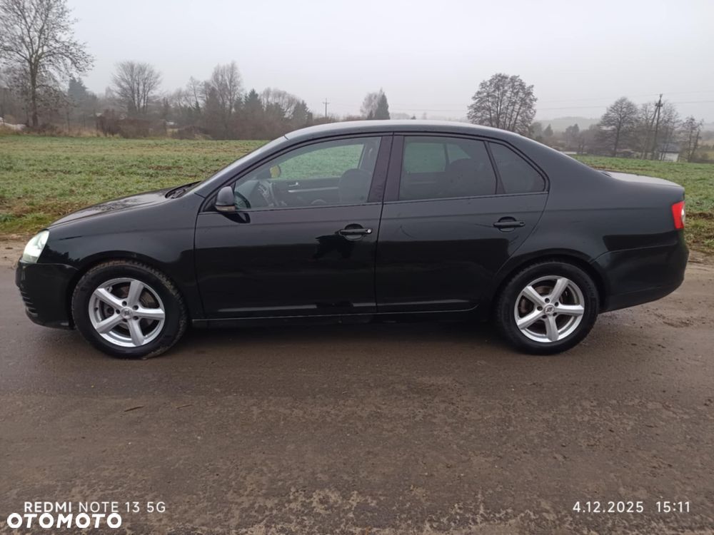 Volkswagen Jetta 2.0 TDI DPF Sportline - 5