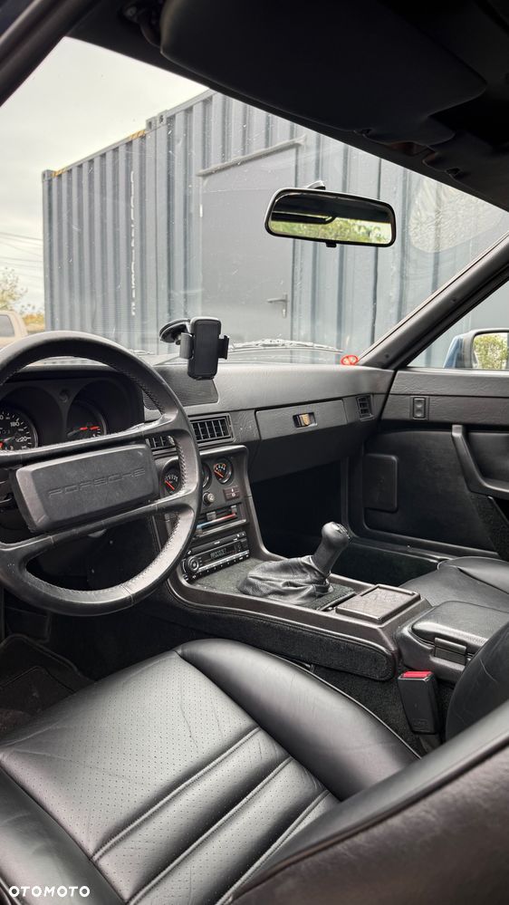 Porsche 924 S - 12