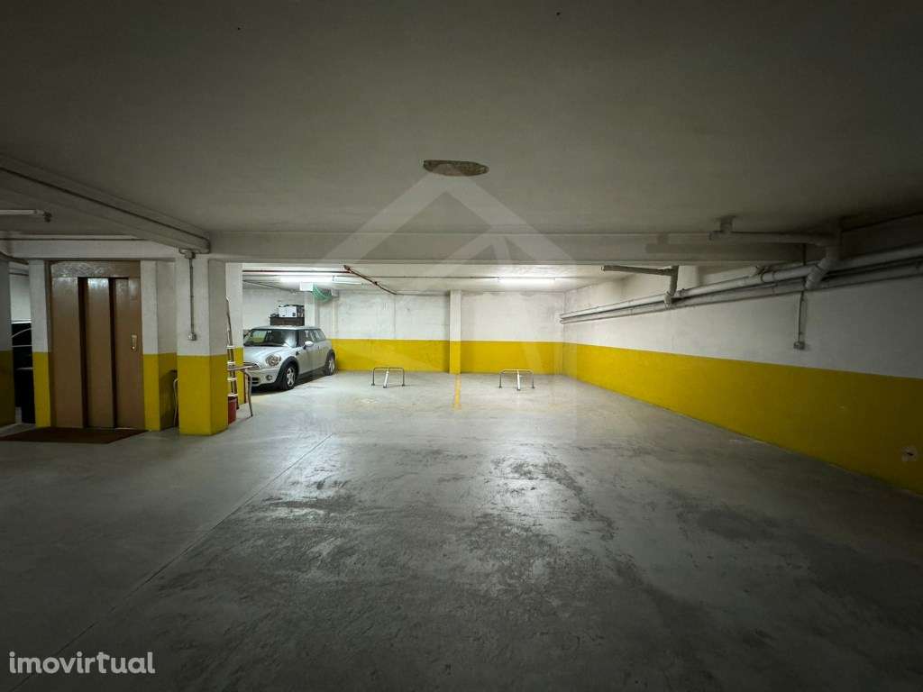 Lugares de garagem no centro de São João da Madeira - Grande imagem: 3/19