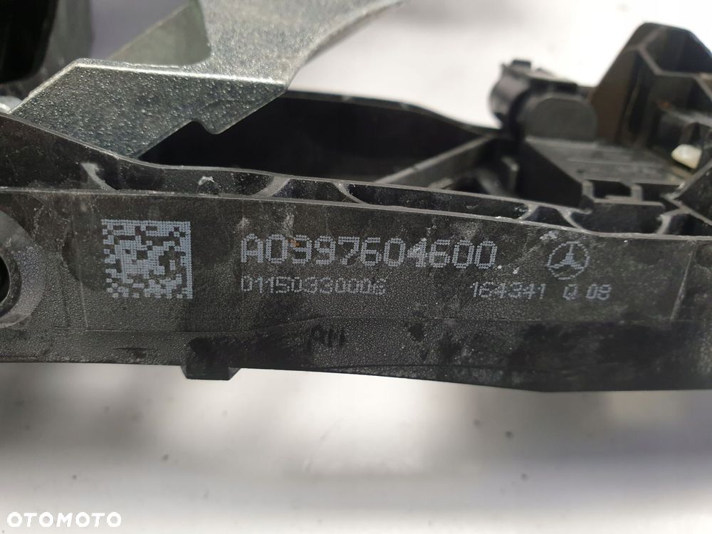 Mercedes A205 W205 ZAMEK PRZEDNICH DRZWI prawy - 9