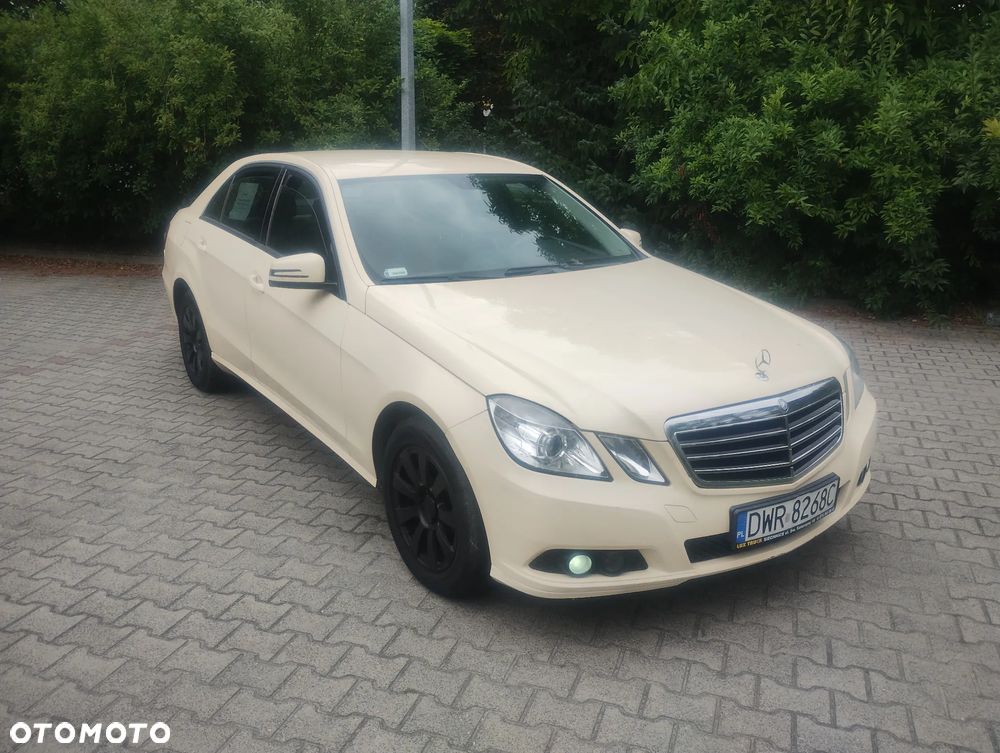 Mercedes-Benz Klasa E 200 NGT BlueEffICIENCY - 1