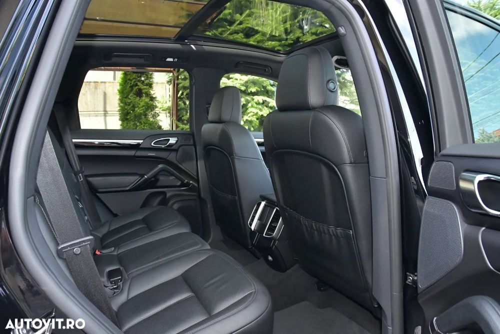 Porsche Cayenne - 25