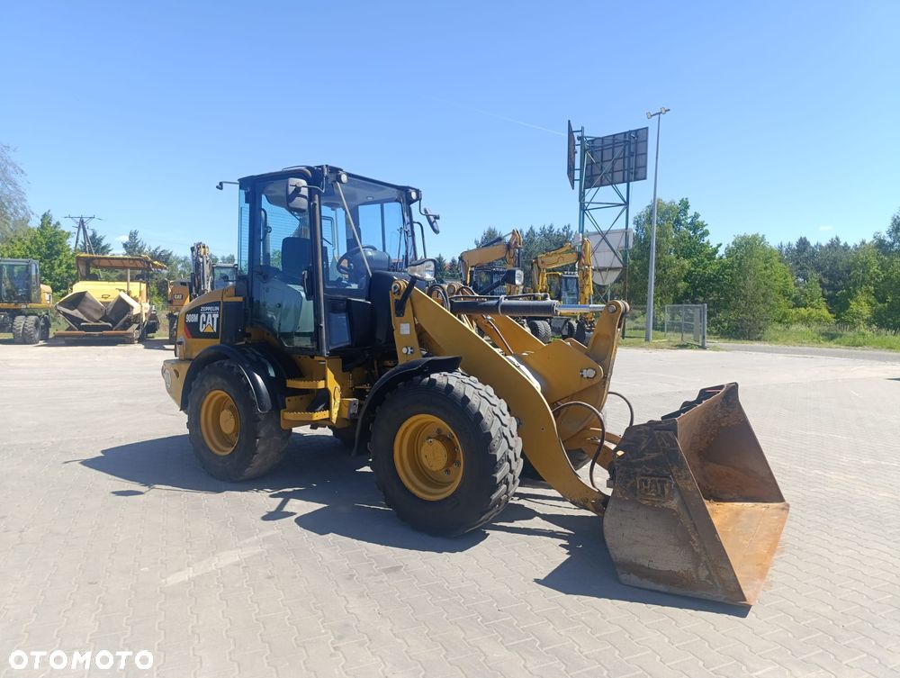 Caterpillar 908M - 2