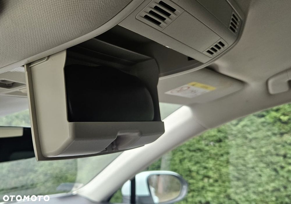 Volkswagen Passat - 22