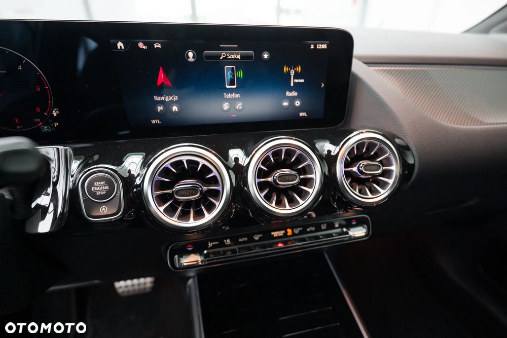 Mercedes-Benz GLA 200 d 4-Matic AMG Line - 14