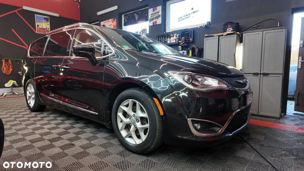 Chrysler Pacifica - 22