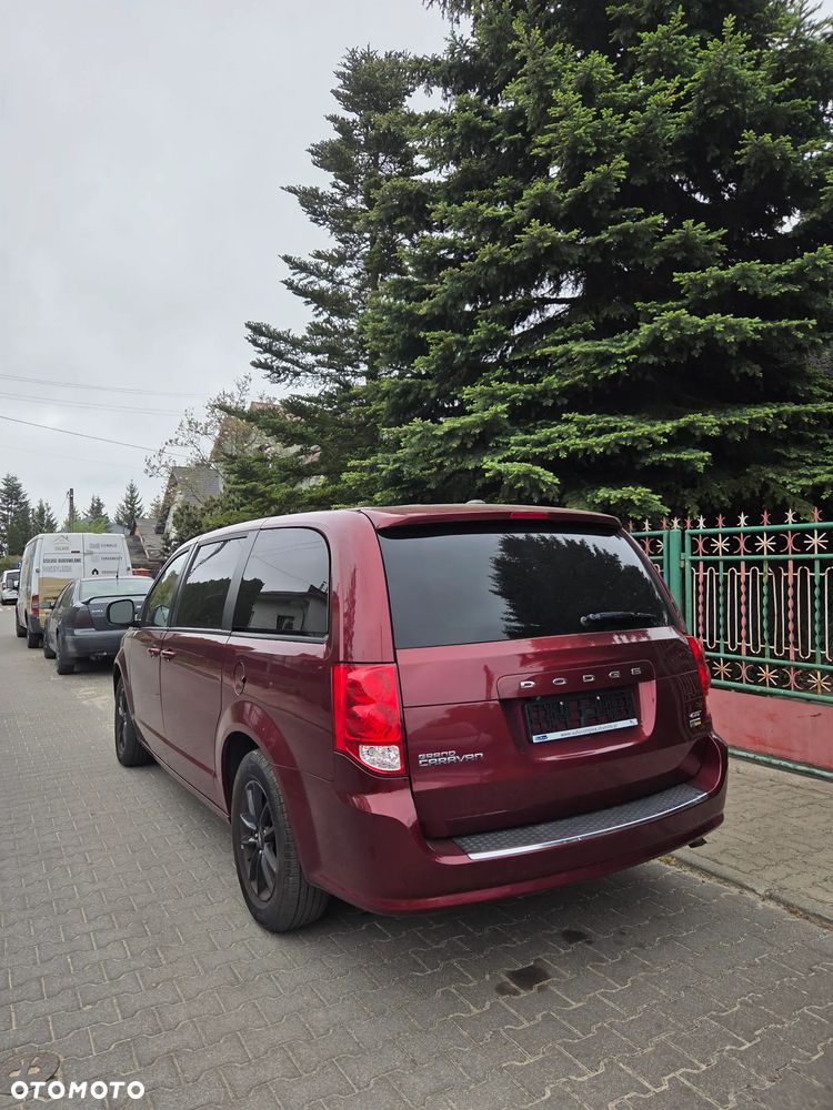 Dodge Grand Caravan 3.6 R/T - 19