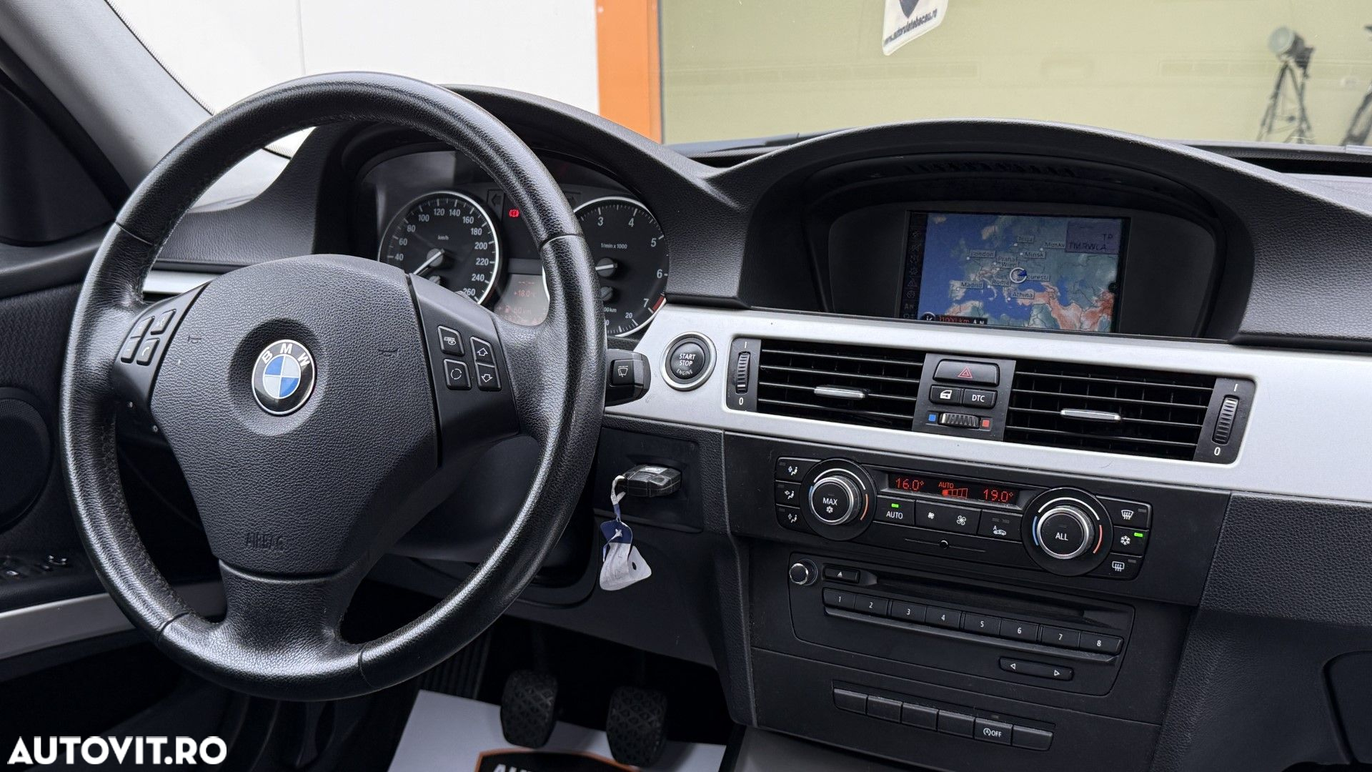 BMW Seria 3 316i Touring - 14