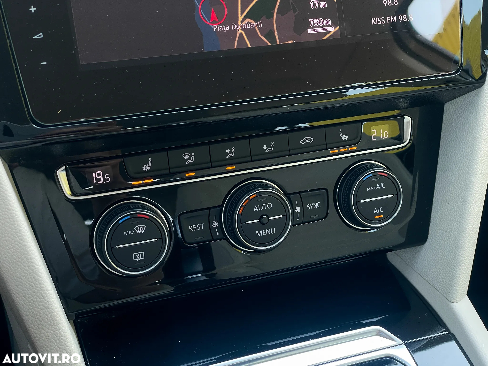 Volkswagen Passat Variant 2.0 TDI DSG Highline - 8