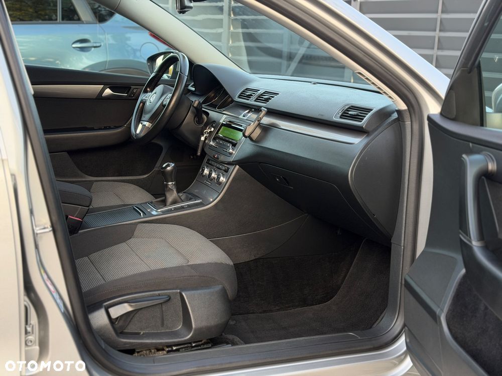 Volkswagen Passat - 19