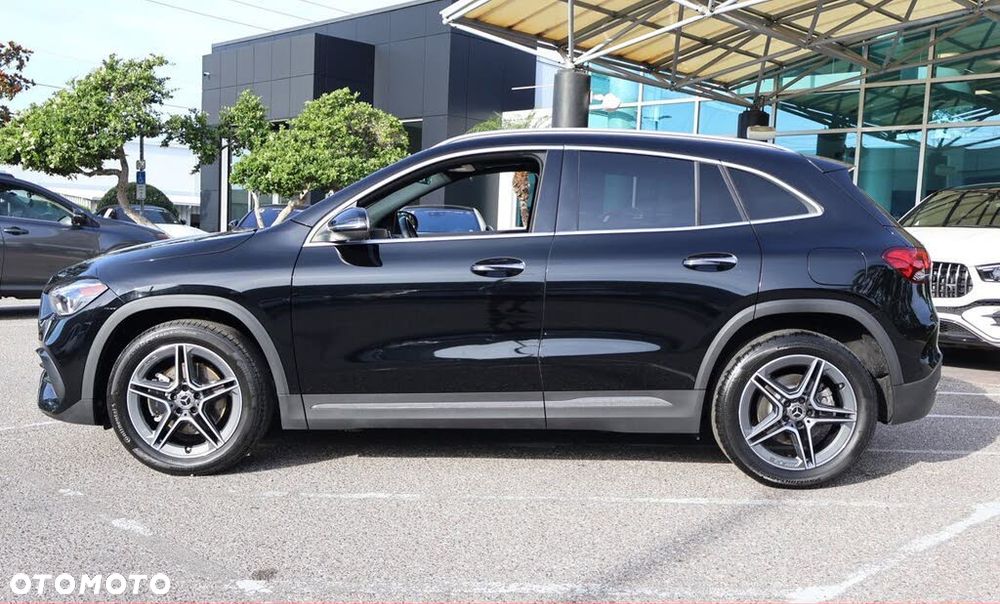 Mercedes-Benz GLA - 30