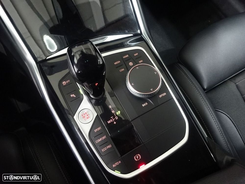 BMW 318 d Touring Line Sport Auto - 31