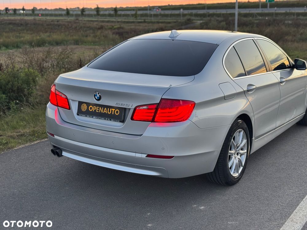 BMW Seria 5 523i Touring - 7