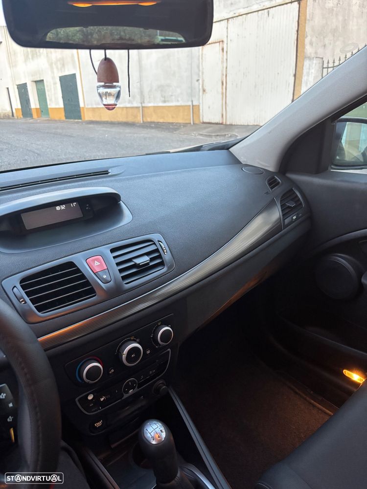 Renault Mégane 1.5 dCi Dynamique - 4