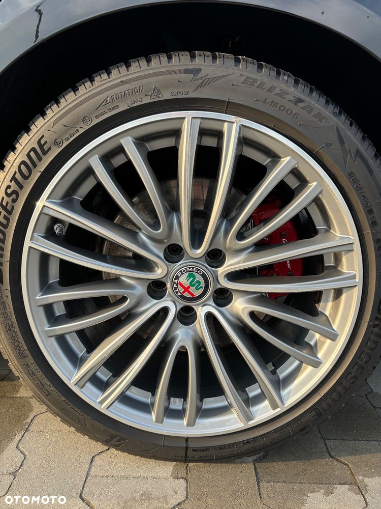 Alfa Romeo Giulia 2.0 Turbo 16V AT8 Veloce Ti - 6