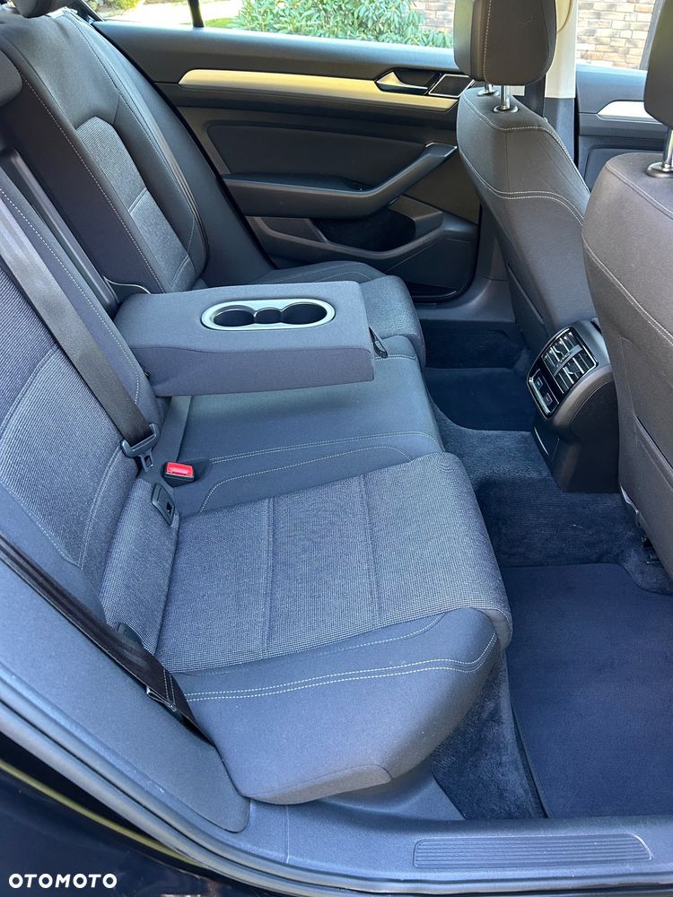 Volkswagen Passat - 13