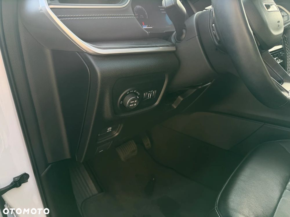 Jeep Grand Cherokee - 12