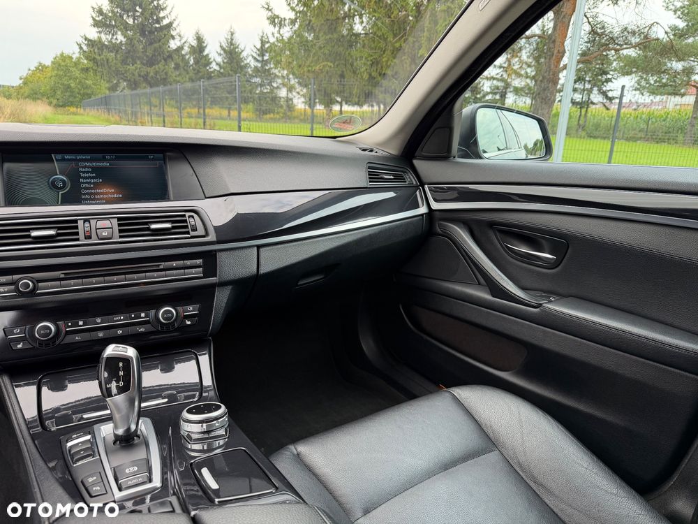 BMW Seria 5 525d xDrive - 10