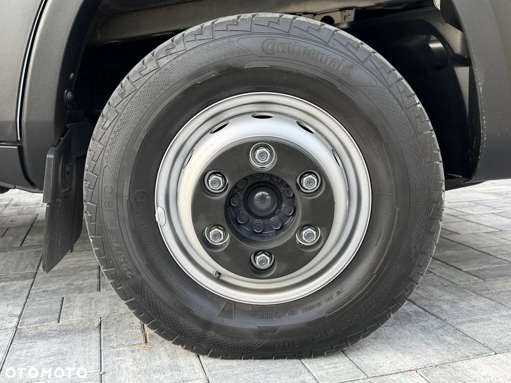 Iveco 72C18 Kontener + Winda BAR 1T / Kontener 5.35m x 2.24m x 2.3m / Bogate wyposażenie / UDT do 05.2028 / Salon PL / Zadbany od 1wł / Rozstaw osi 4.75m / FV23% - 24