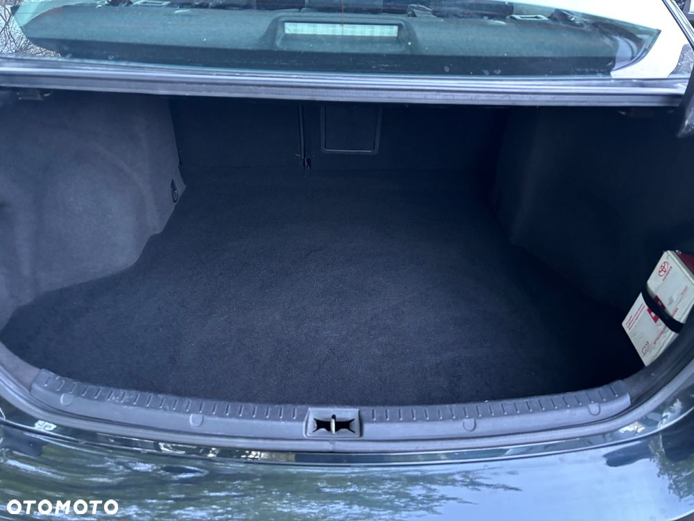 Toyota Avensis 1.8 Premium - 11