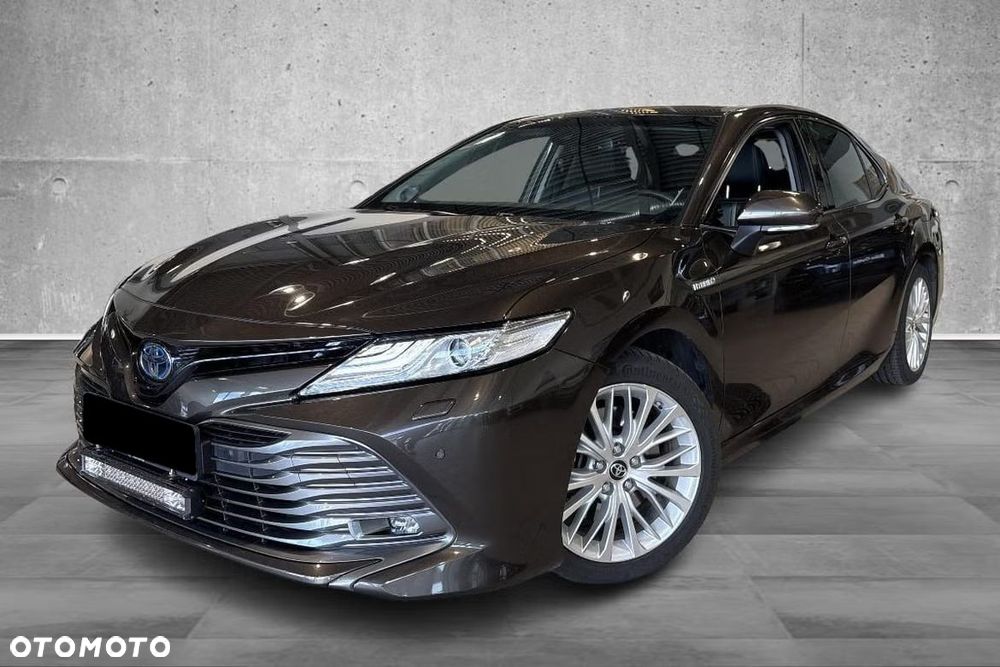 Toyota Camry Luxury - 2