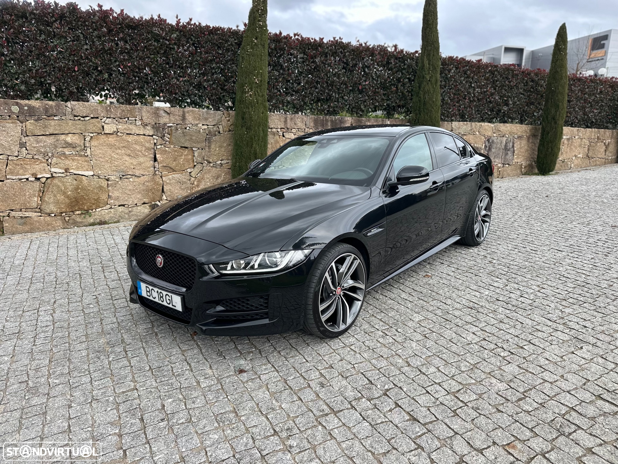 Jaguar XE 2.0 D R-Sport AWD Aut. - 16