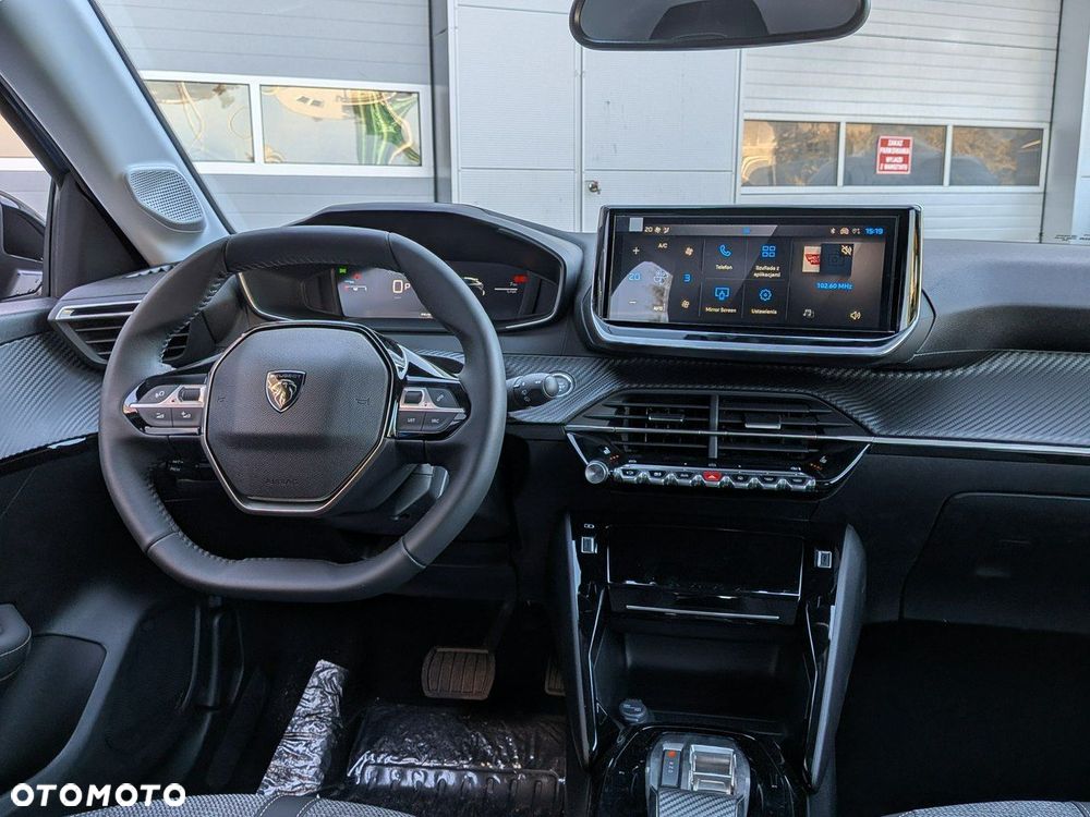 Peugeot 208 - 18