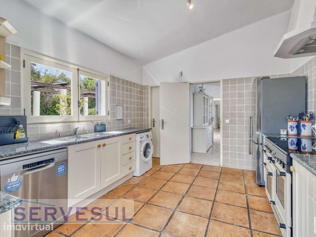 Moradia espaçosa com 4 quartos, piscina e garagem, com Vista para o... - Grande imagem: 5/42