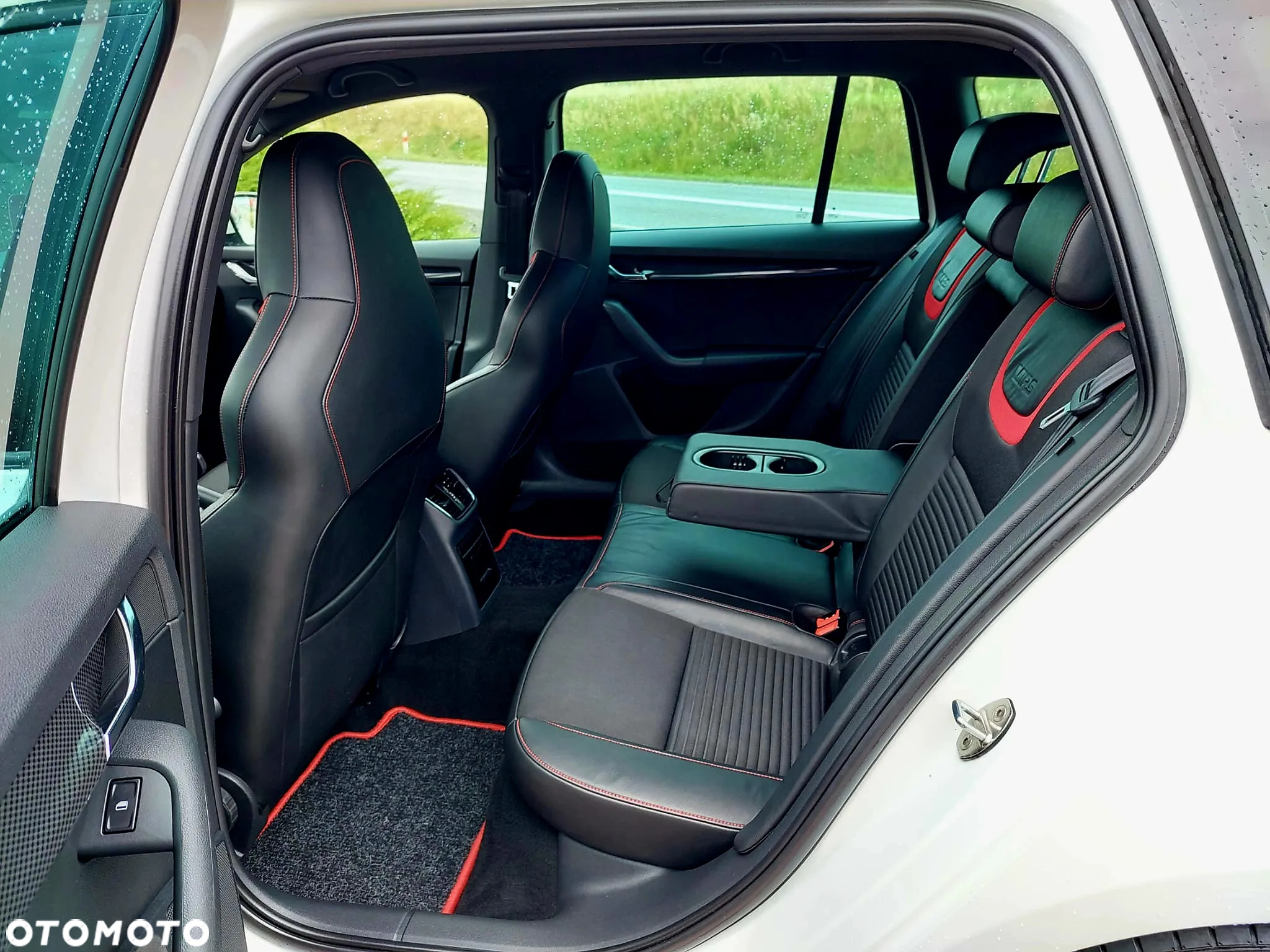 Skoda Octavia Combi 2.0 TDI RS - 10
