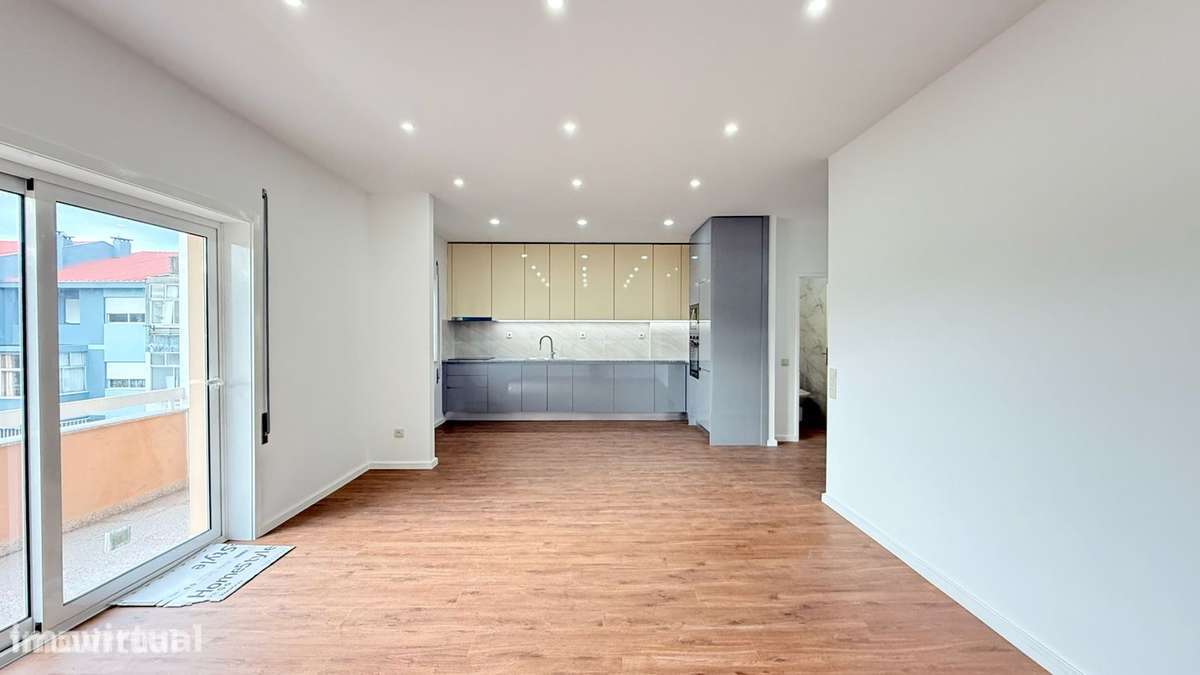 Apartamento T3 com garagem fechada em Águas Santas - Grande imagem: 2/19
