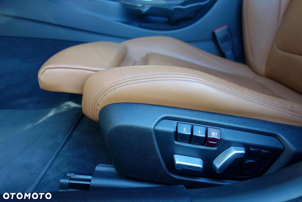 BMW Seria 3 330d xDrive M Sport EU6 - 25