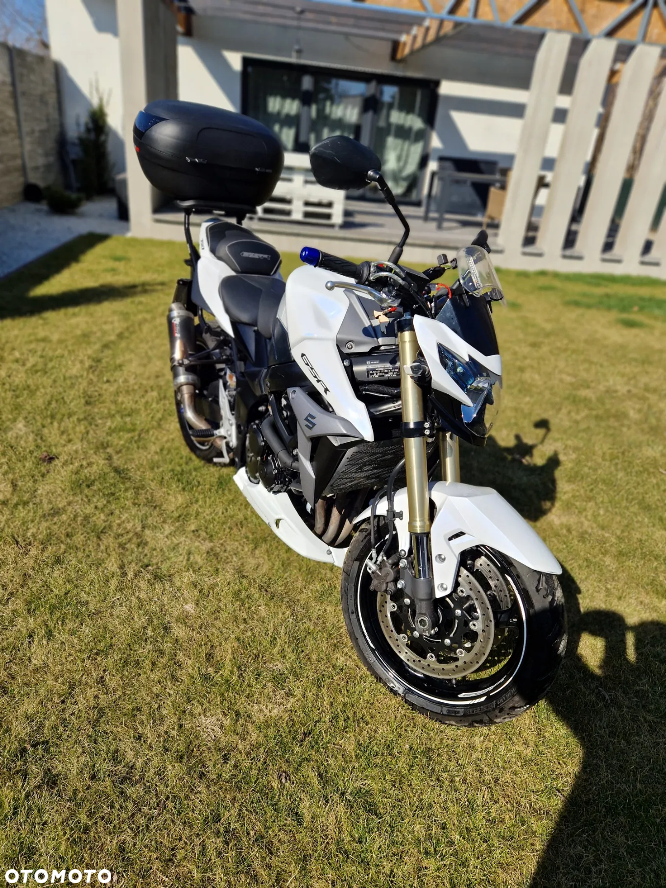 Suzuki GSR - 3