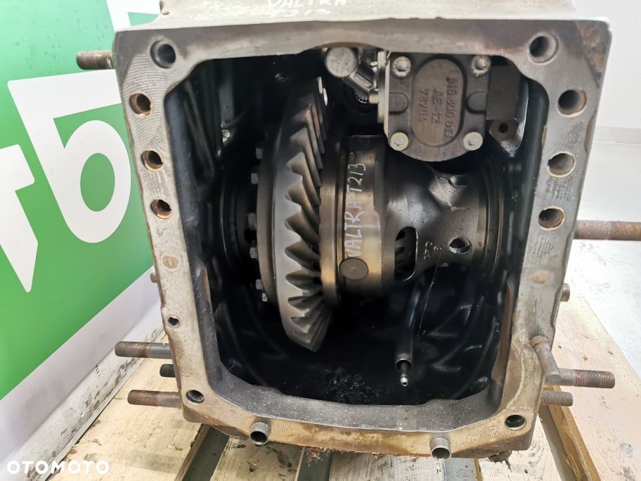 Dyferencjał Valtra T 213 {Tył} - 1